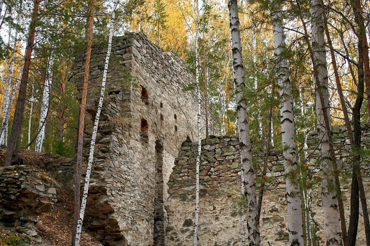 0 челябинская область. Французская крепость Миасс. Французский замок Миасс. Руины французского замка Миасс. Французская горка Челябинская область.