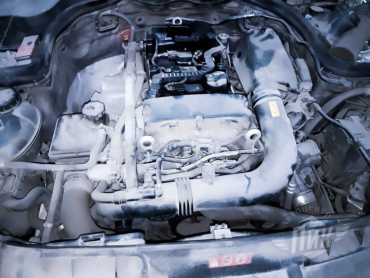 Неисправность дизеля мерседес. Мерседес бенц е 200 мотор. mercedes benz e200 двигатель. мерседес е200 дизель моторы. мерседес с200 двс.