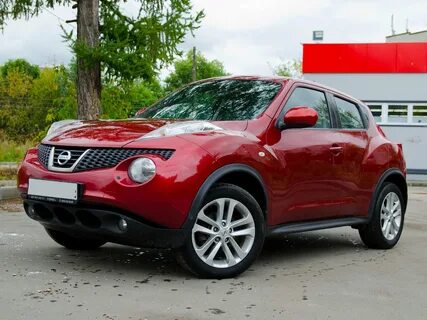 Nissan красный