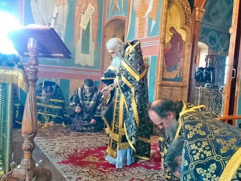 Живые помощи 40 раз слушать оптина пустынь. Молебен в храме монастыря оптина пустынь. пасха православие оптина пустынь. оптина пустынь великий пост. d литургия. оптина пустынь.