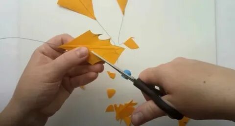 Осенние листья из гофрированной бумаги