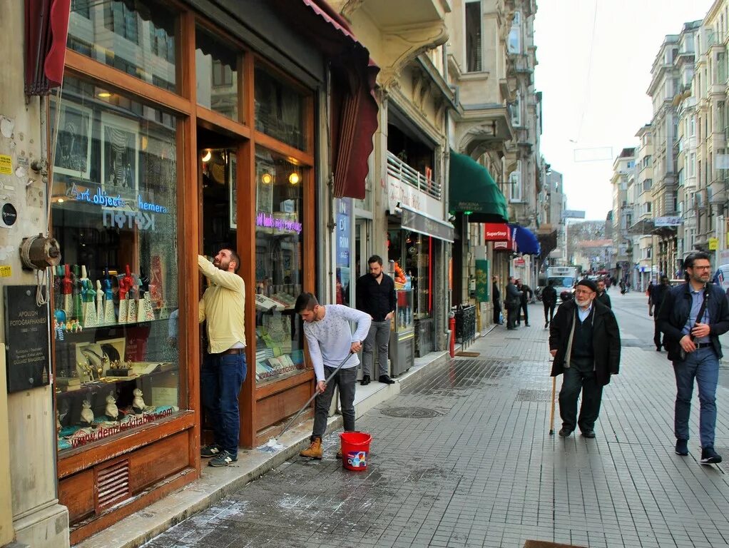 Стамбул развлечения для туристов. Стамбул 79. Стамбул в ноябре. Статуя константина в стамбуле. Три дня в стамбуле.