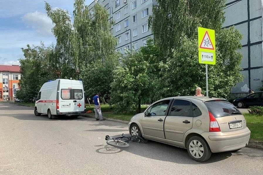 В Харовске сбили велосипедиста. Сбили велосипедиста в поселке Афипском. На крестовском острове сбили велосипедиста