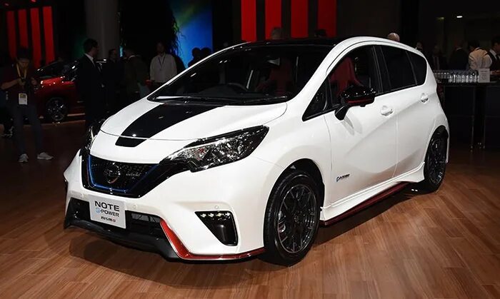 Ниссан ноут 2018 года. Nissan Note 1.2 e-Power Nismo. Nissan Note e-Power 2019. Nissan Note e Power 2018 Nismo. Nissan Note e-Power Nismo 2019.