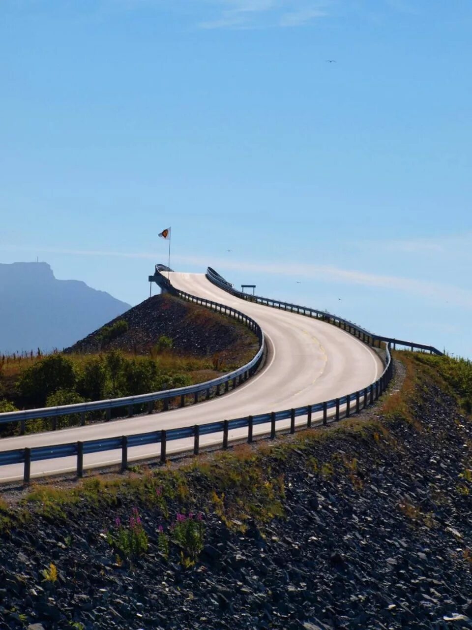 Мост Storseisundet, Норвегия. Storseisundet Bridge в Норвегии. Storsizandeckij most norwegija. Мост “Storseisundet Bridge”. Никуда фото