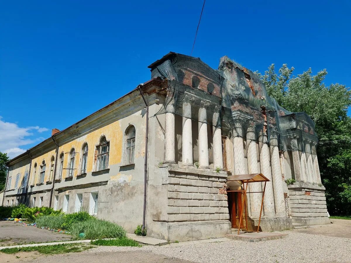 Город остров улицы. Дома город остров псковская область. Дома город остров псковская область. Мебель остров псковская область. Старый остров псковская область.