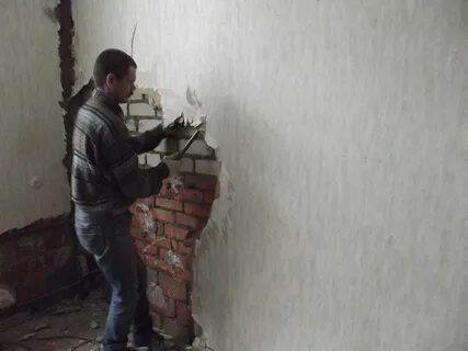 Отбивка штукатурки стен