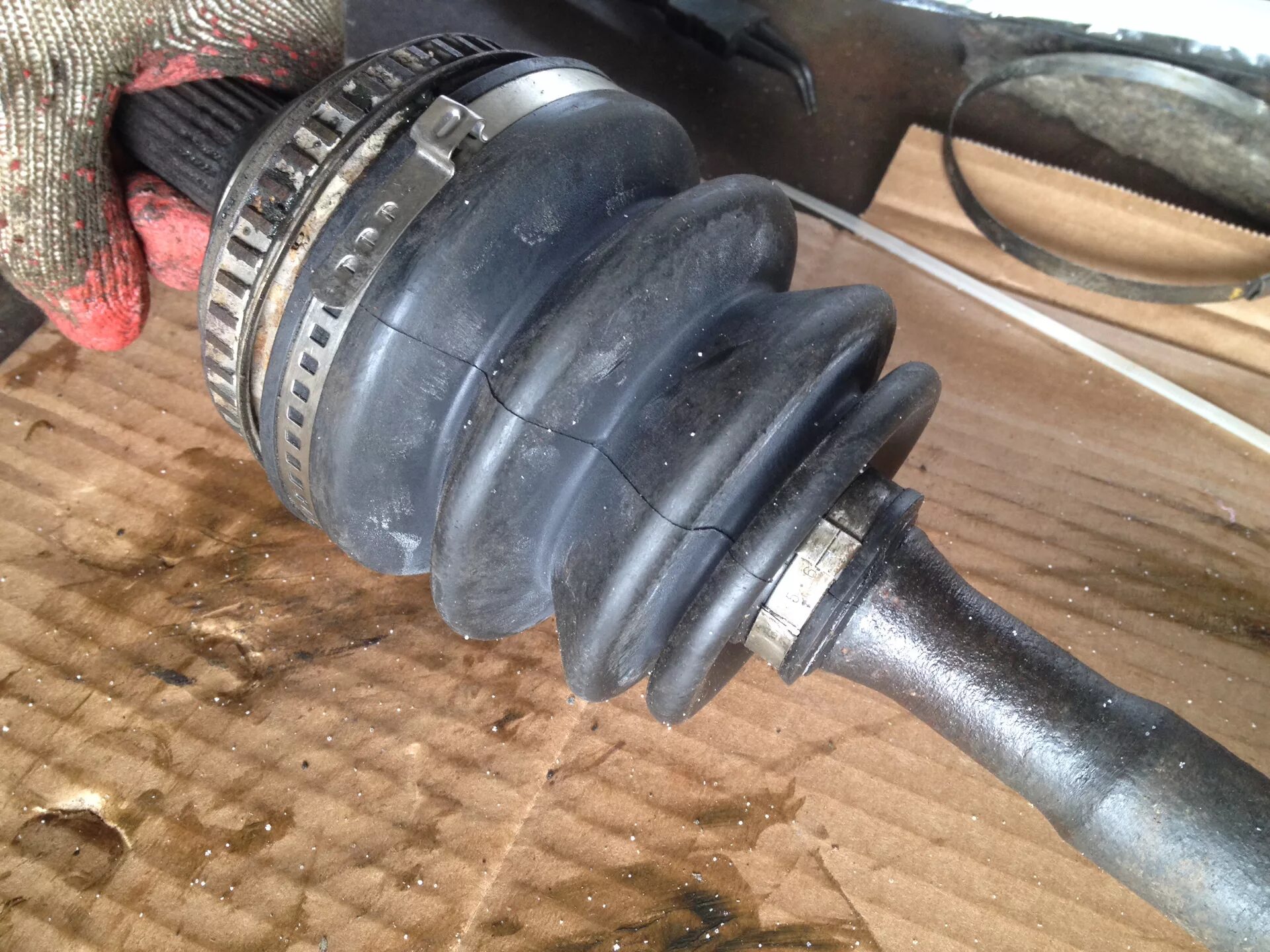 пыльник шруса бмв. замена пыльника внутреннего шруса бмв х3 е83. замена пыльника рав 4. пыльник шруса тойота раф4. шрус внутренний левый тойота rav-4.