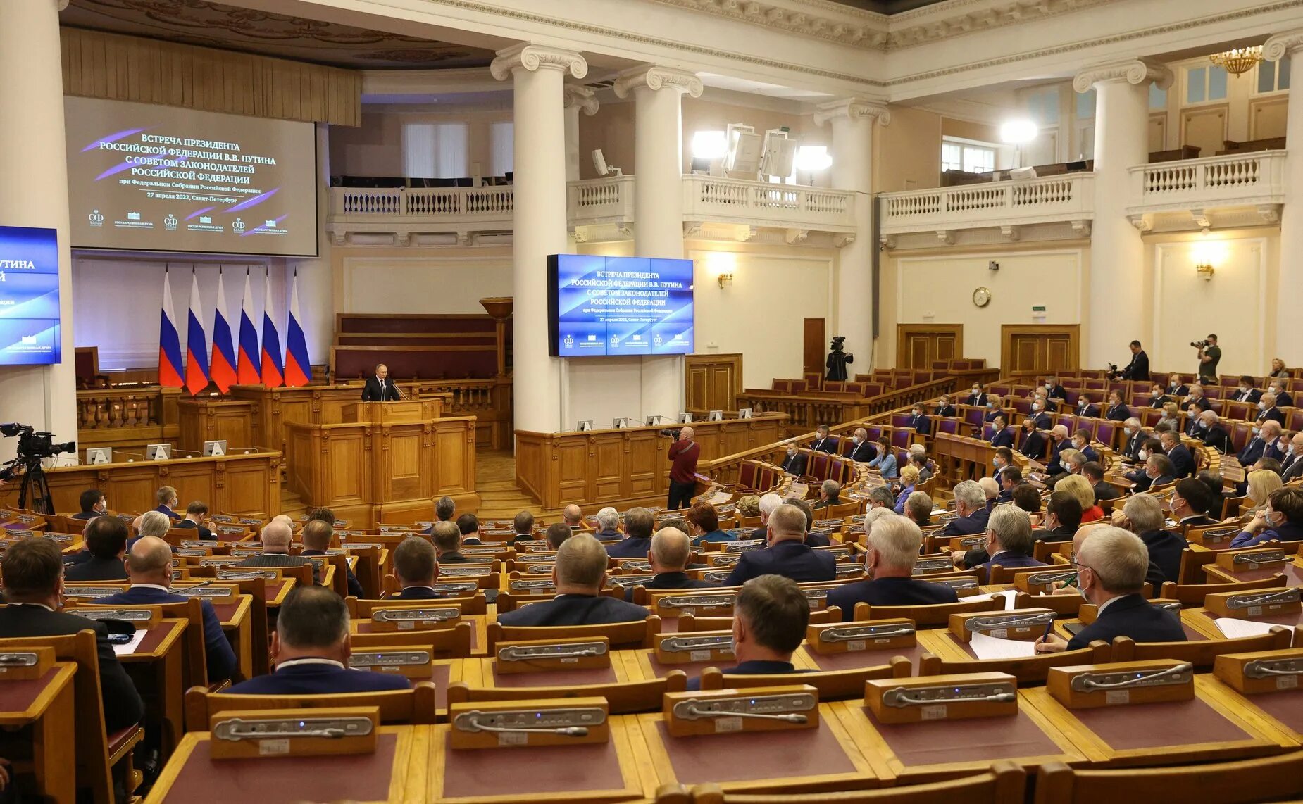 глава государства избирается парламентом. депутат гос думы фед собрания рф. ввп путин говорит. путин в таврическом дворце. 2 палаты конгресса сша.