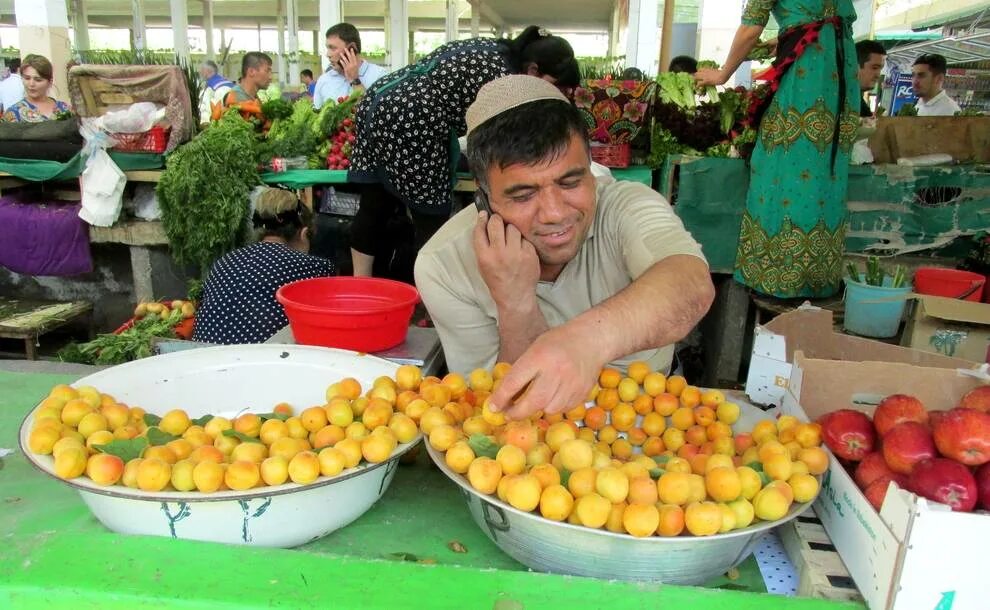 Ташкент алайский. Ташкент рынок Куйлюк. Г. Ташкент, Алайский рынок. Ипподром Ташкент базар. Базар Куйлюк Узбекистан.