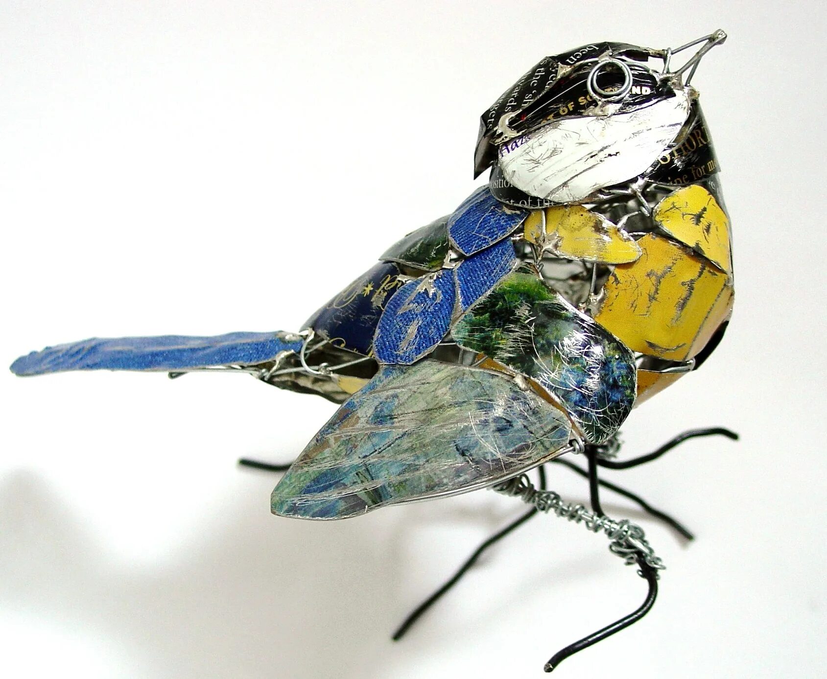 заводная винтажная игрушка. жестяные птицы. птичка из подручных материалов. ржавая птица. игрушка птички клюют.