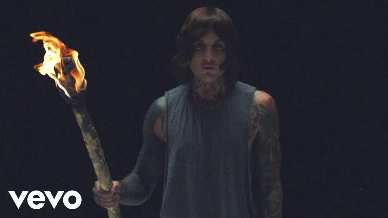 Bring me the horizon throne. Оливер Сайкс Throne. Bmth Throne. Throne bring me to Horizon.