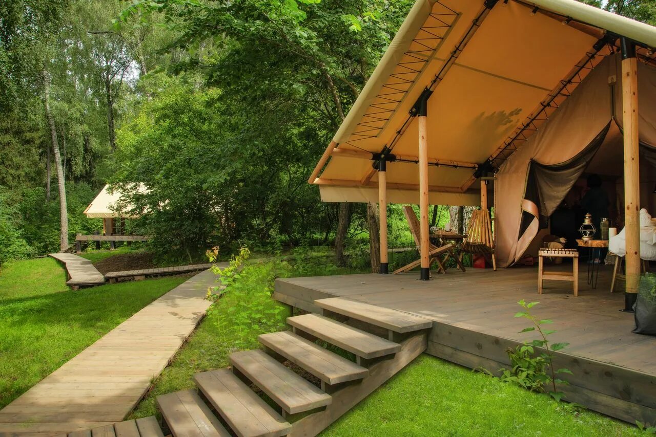 Garuda glamping abkhazia. Глемпинг Гаруда глэмпинг Абхазия. Гаруда глэмпинг Сухум. Glamping Garuda Абхазия отель. Глэмпинг под небом Тишково.