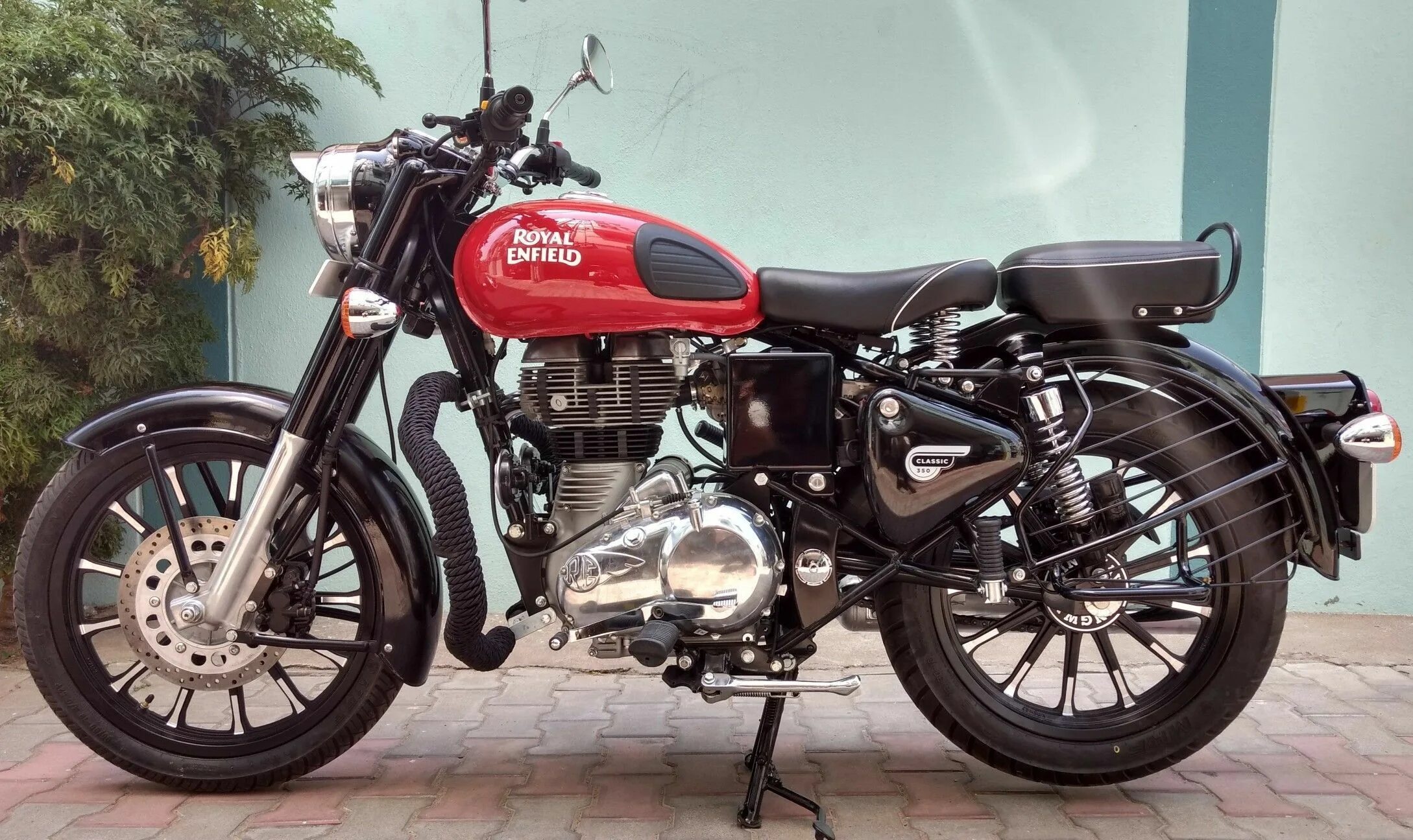 Роял энфилд 350. Royal Enfield Classic 350. Мотоцикл Royal Enfield Bullet 500. Royal Enfield Bullet 350. Роял Энфилд Классик 350.