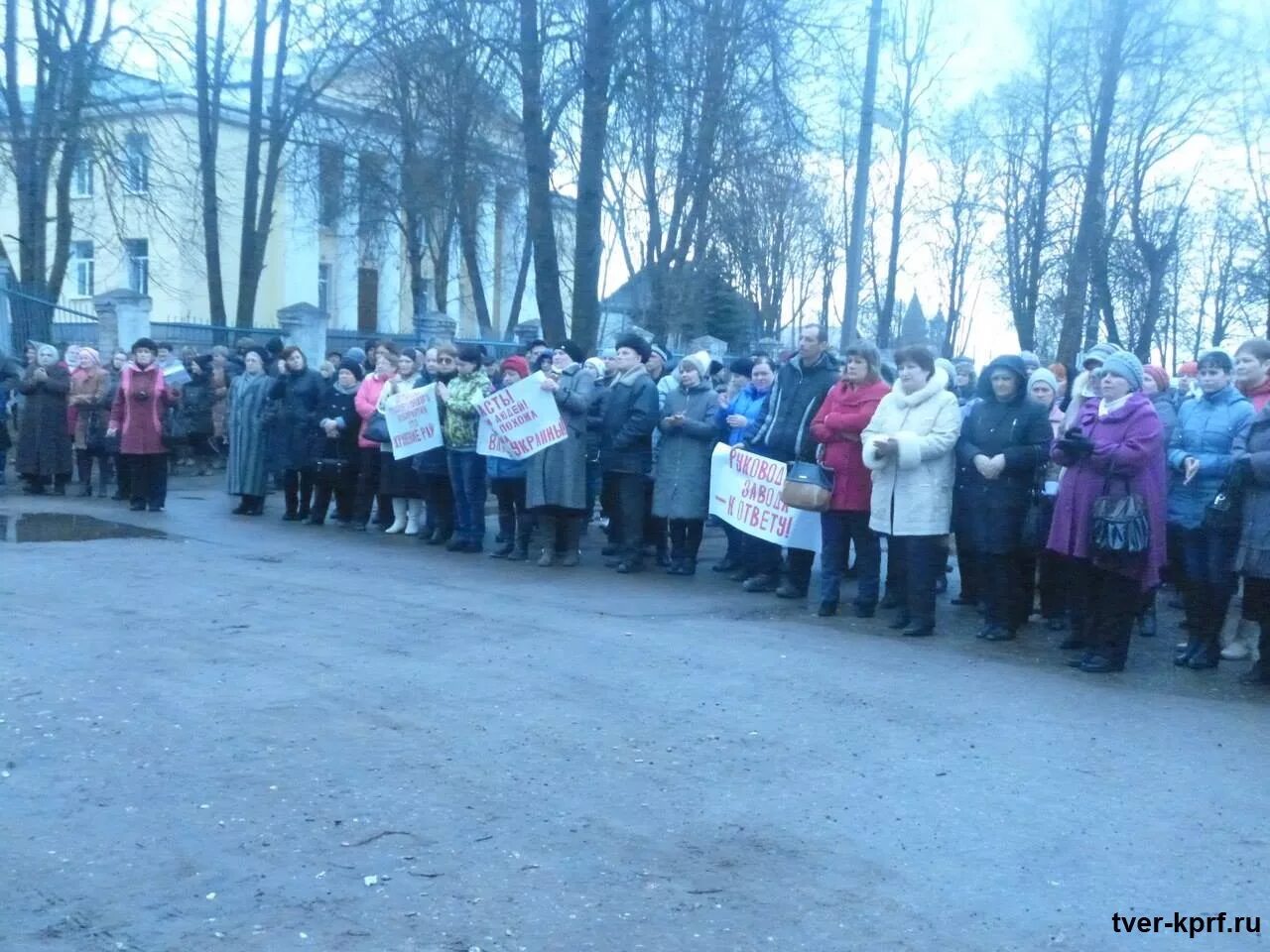 Подслушано в спирово. Спирово Спировский район Тверская область. Спирово (посёлок городского типа, Спировский район). Митинг в Торжке. Митинг Спирово.