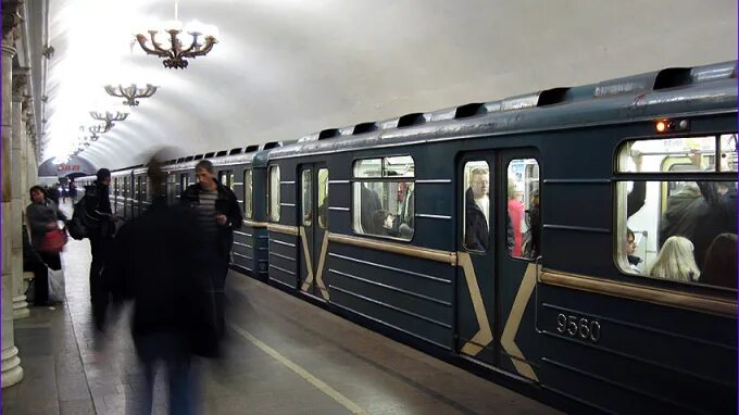 Метро на синей ветке. Красная ветка задержка поездов. Поезда на синей ветке метро москва 2024. Красная ветка задержка поездов. Красная ветка задержка поездов.