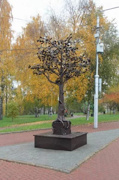 Дерево желаний Вологда. Золотое дерево Вологда. Дерево желаний Вологда памятник. Арт объект Вологда рубцов. Купить деревья вологда