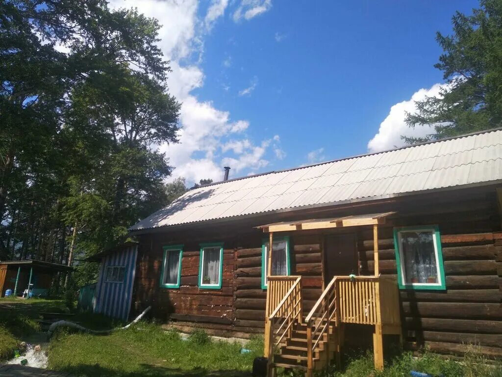 Аршан снять жилье благоустроенное. Поместье солнечное аршан. жемчужина у ручья аршан. аршан гостевые дома. набережная ручья кайерканский.