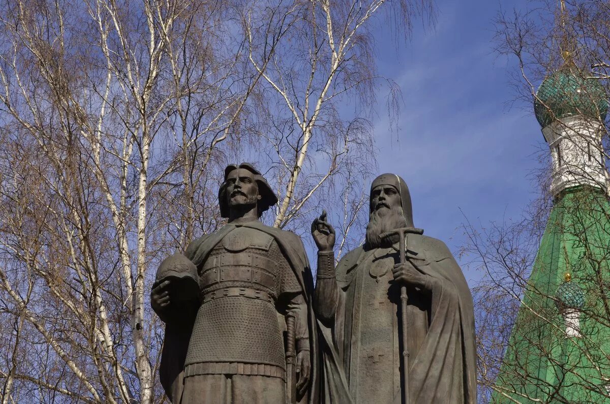 георгий князь суздальский. памятник князю юрию всеволодовичу в нижнем новгороде. основатель нижнего. нижегородский кремль памятники симон и георгий всеволодович. основатель нижнего.