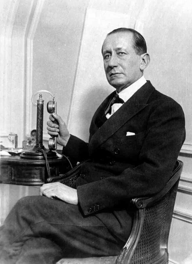 Who invented the radio