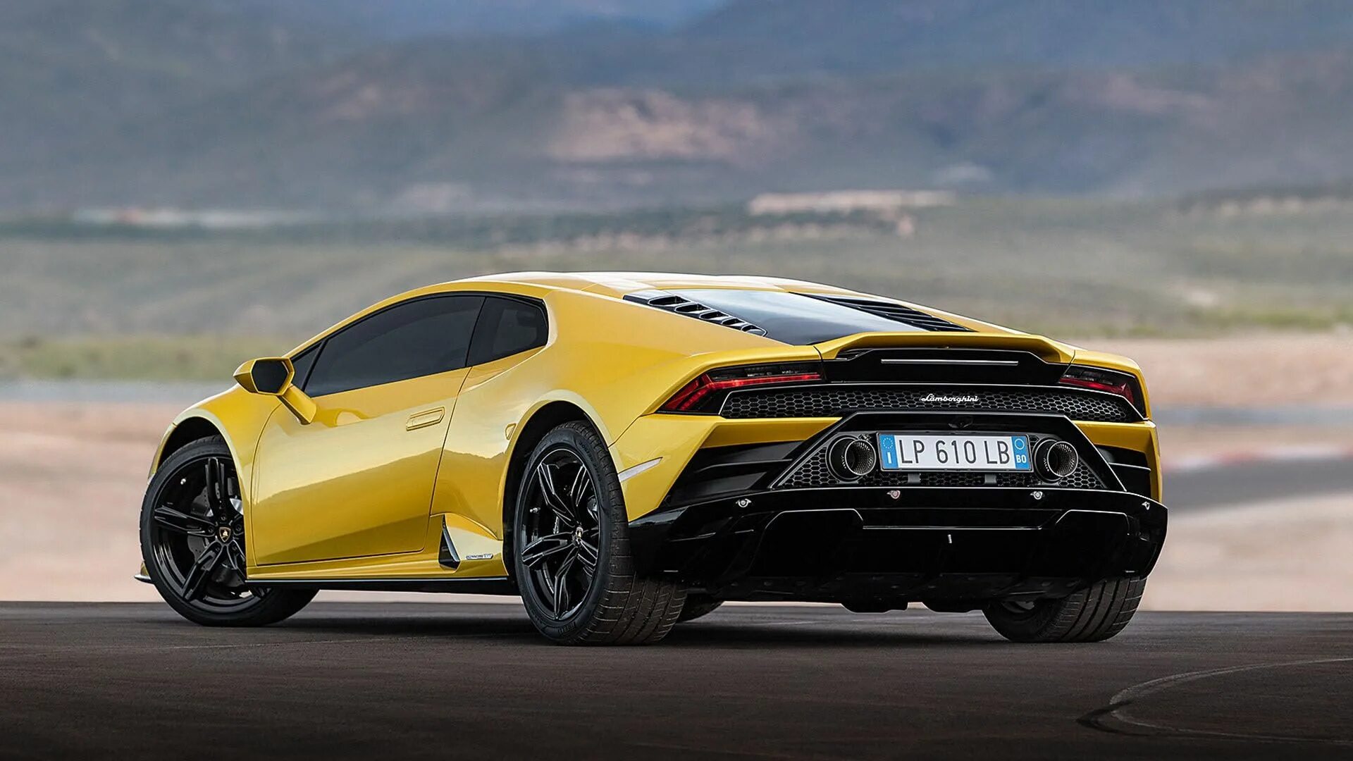 Хуракан эво. Ламборджини Уракан Эво. Lamborghini Huracan 2021 Yellow. Lamborghini Huracan Performance 2021. Lamborghini Huracan EVO Yellow.