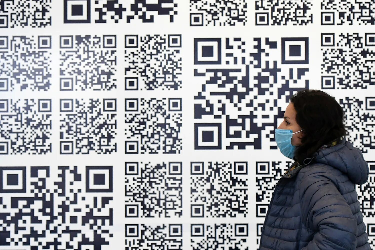 QR код. QR код в Москве. Первый QR код. QR код мошенничество.