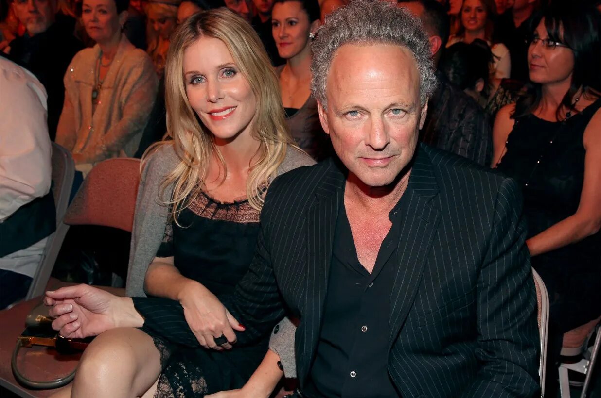 Wife 21. Линдси Бакингем. Lindsey Buckingham с женой. Линдси Бакингем молодой. Линдси Бакингем с женой.