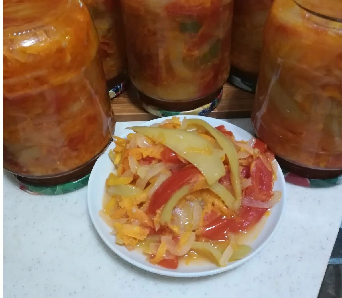 Парамониха салат на зиму рецепт с кабачком. Салат парамониха. салат парамониха с кабачками.