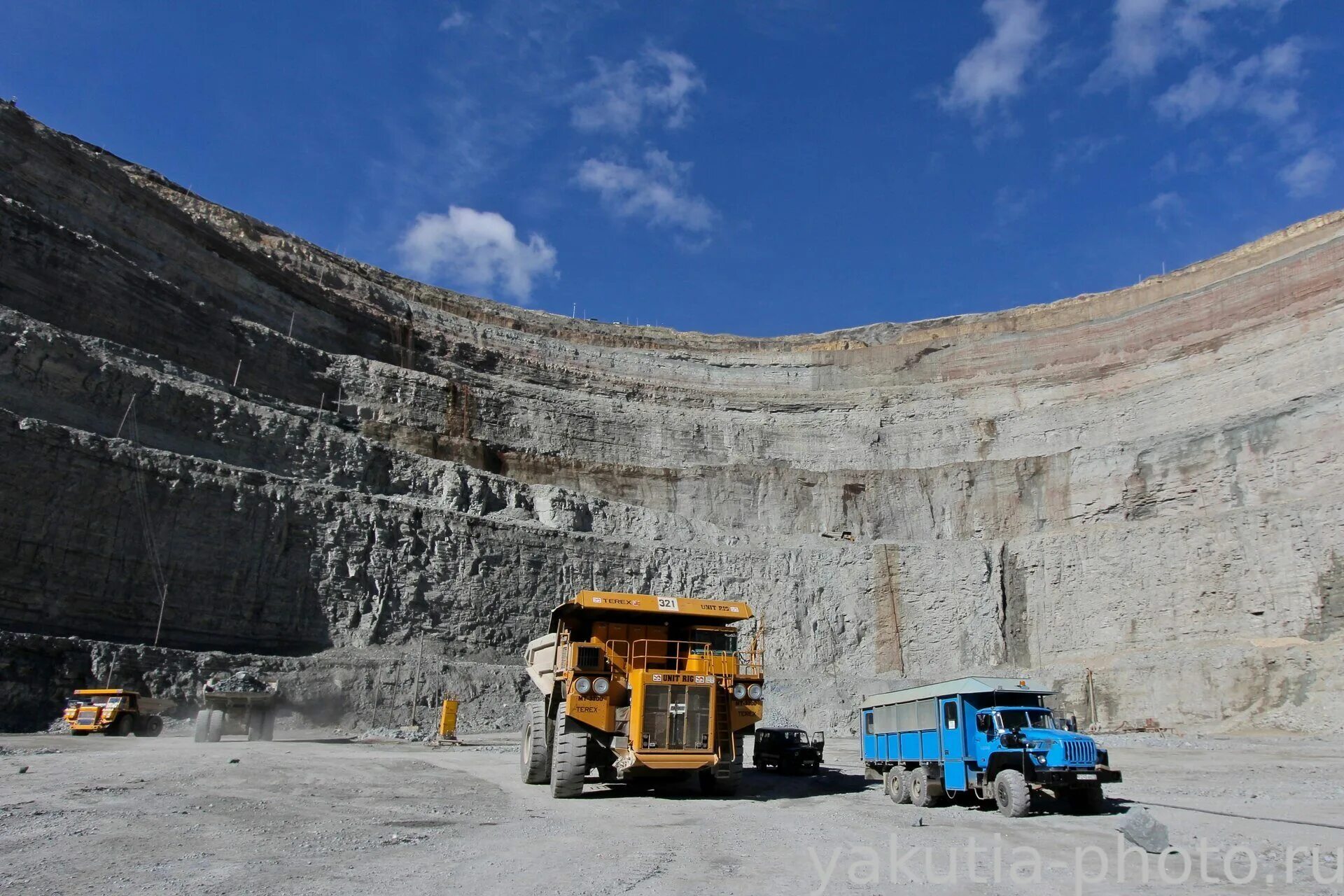 шахта рудник айхал. кимберлитовая трубка айхал. рудник айхал. айхал шахта. алроса рудник.