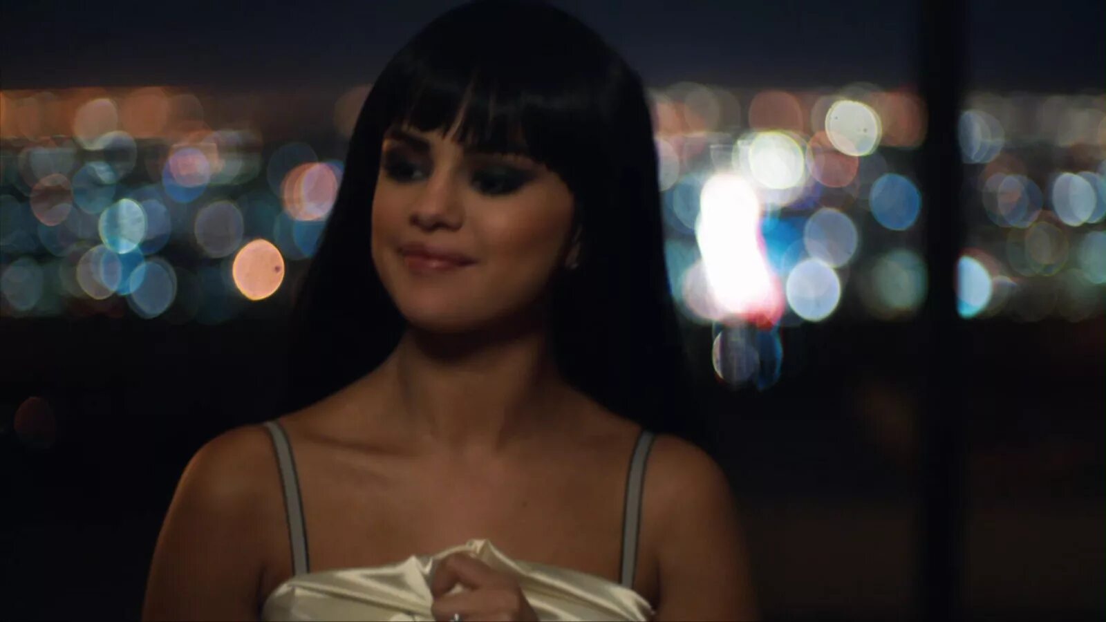 Hands to myself. Hands to myself. Hands to myself клип. Hands to myself. Порнозвезды брюнетки с челкой.