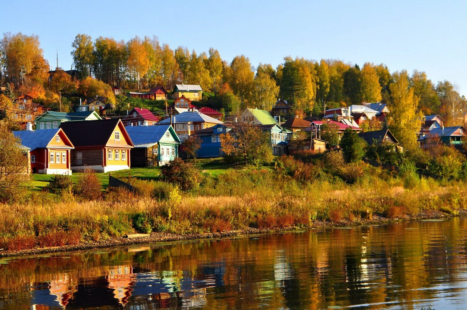 Город Плес Ивановской области. Городок плёс в Ивановской области. Осенний плёс Ивановская область. Плёс Ивановская область Золотая осень. Коттеджный поселок плес