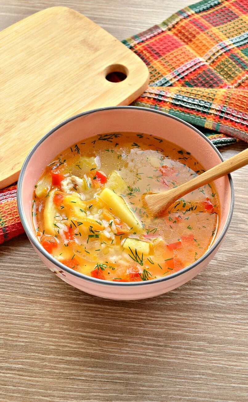 Рецепт рисового супа с курицей пошаговый. Суп с рисовой крупой. Суп овощной на курином бульоне. Рецепт рисового супа с курицей пошаговый. Рисовый суп.