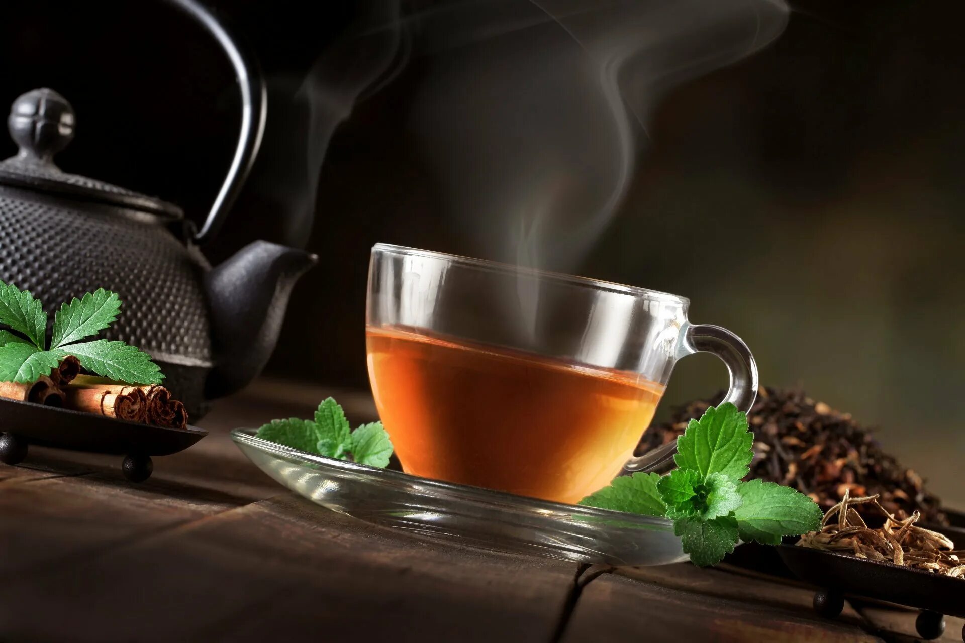 Ароматный вид. Чай в чайнике. Чашка ароматного чая. Чайник с чаем. Чашка с чаем.