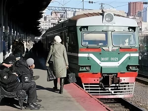 Поезд находка хабаровск. Городская электричка Владивосток. Пригородные поезда Владивосток. Электричка Владивосток находка. Электричка Владивосток Кипарисово.