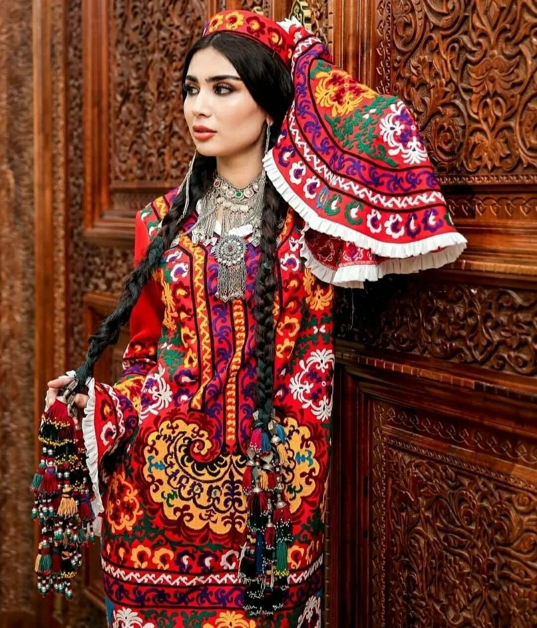 Чакан 2021 Курта. Национальная одежда Таджикистана чакан. Курта чакан аруси. Курта чакан 2022. Таджикский халат
