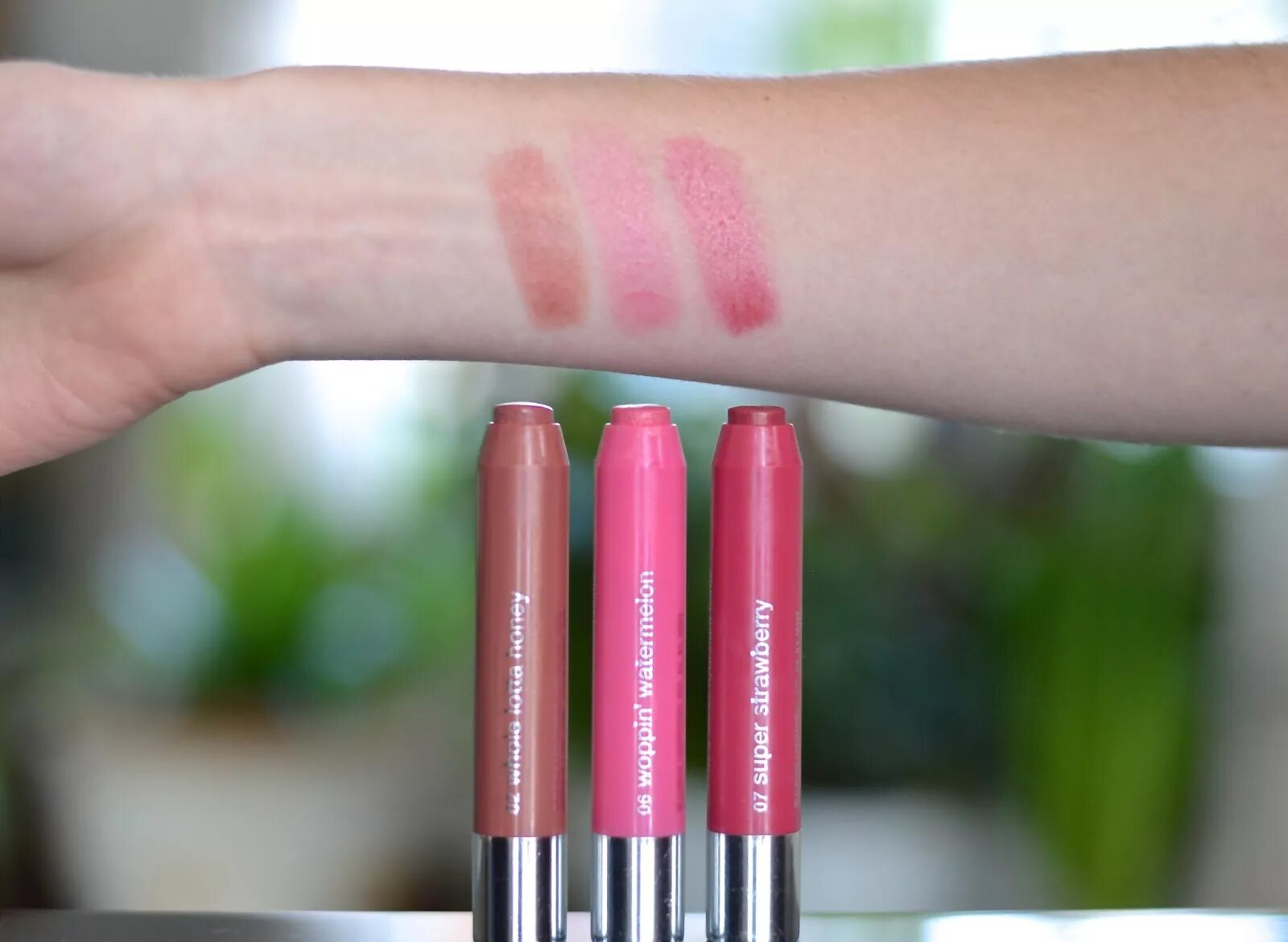Lipstick balm glow injection. Clinique chubby stick. clinique chubby stick intense. clinique chubby stick moisturizing lip colour balm. clinique chubby stick intense moisturizing lip colour balm 04.