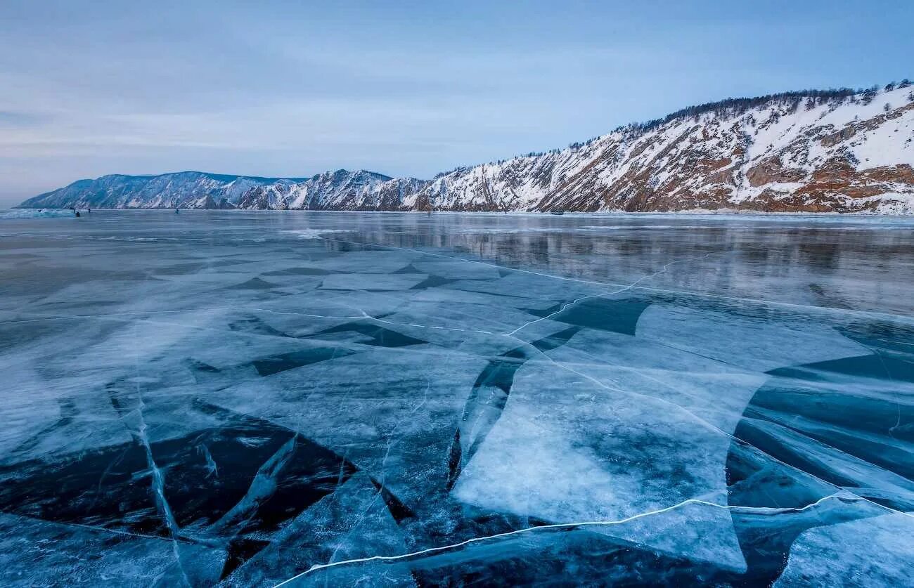 Замерзают ли озера. Восточная Сибирь Байкал. Озеро Байкал лед. Байкал озеро зима лед. Узуры Байкал зимой.