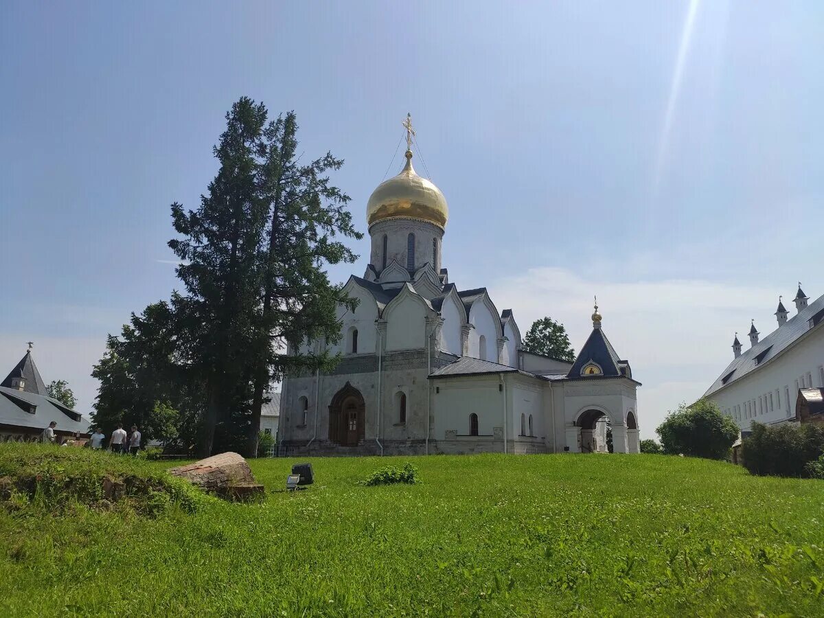 Рядом со звенигородом