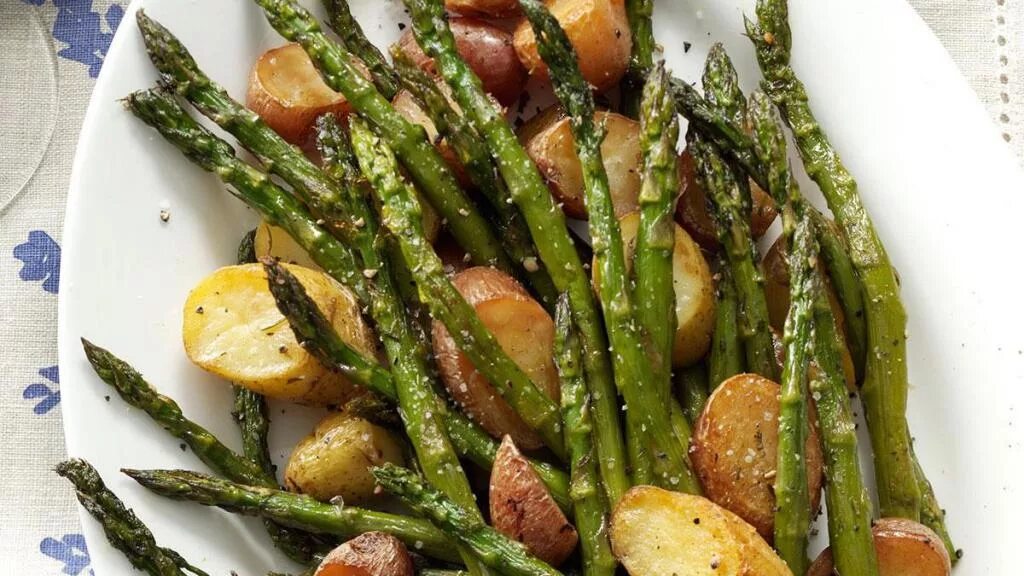 Вкус спаржи на что похож. Спаржа зеленая. рыба со спаржей. спаржа вкус. спаржа блюда из спаржи.