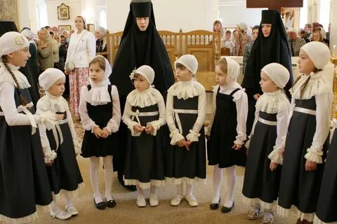 Дети в монастыре
