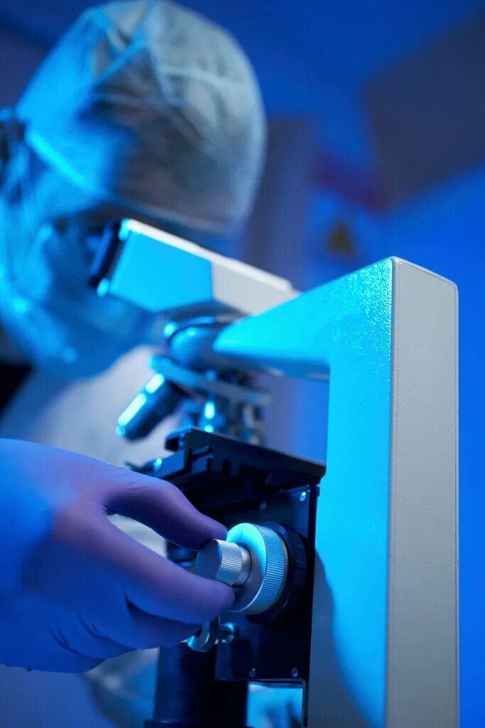 Микробиологии. Микробная биотехнология. Микробиология эксперименты. Лаборатория. Биотехнология микробиология.