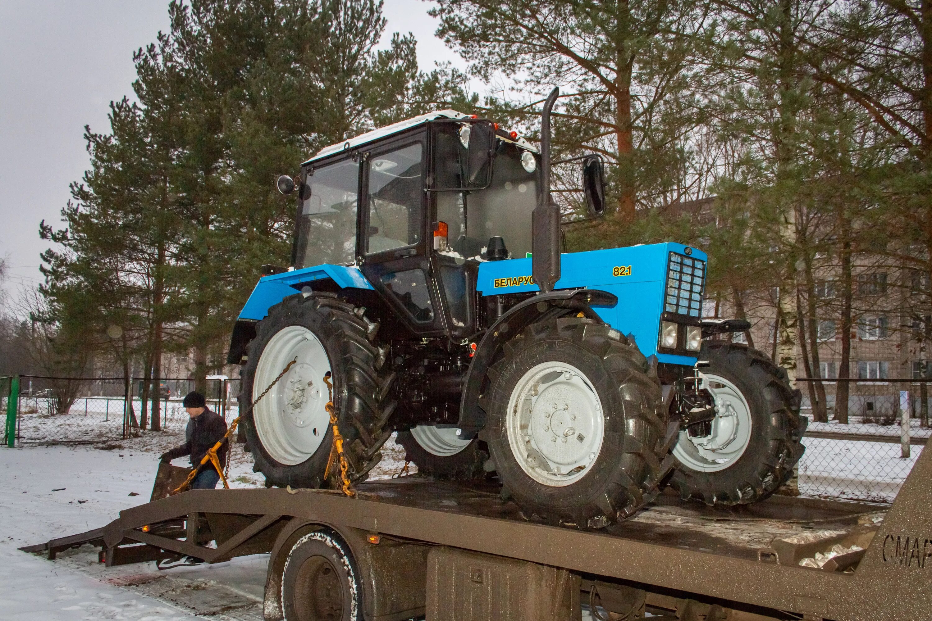 Трактора б у вологодская. Трактор МТЗ 82 зима. Трактор МТЗ-82 новый. Тракторы МТЗ 82.1 новые. МТЗ 82 новый.