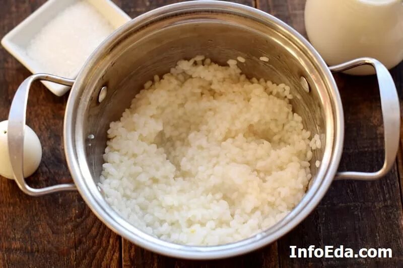 Как приготовить молочную рисовую кашу в кастрюле. Каша рисовая молочная в кастрюле. молочный рис в кастрюле. рисовая каша на молоке в кастрюле. рис в молоке в кастрюле.