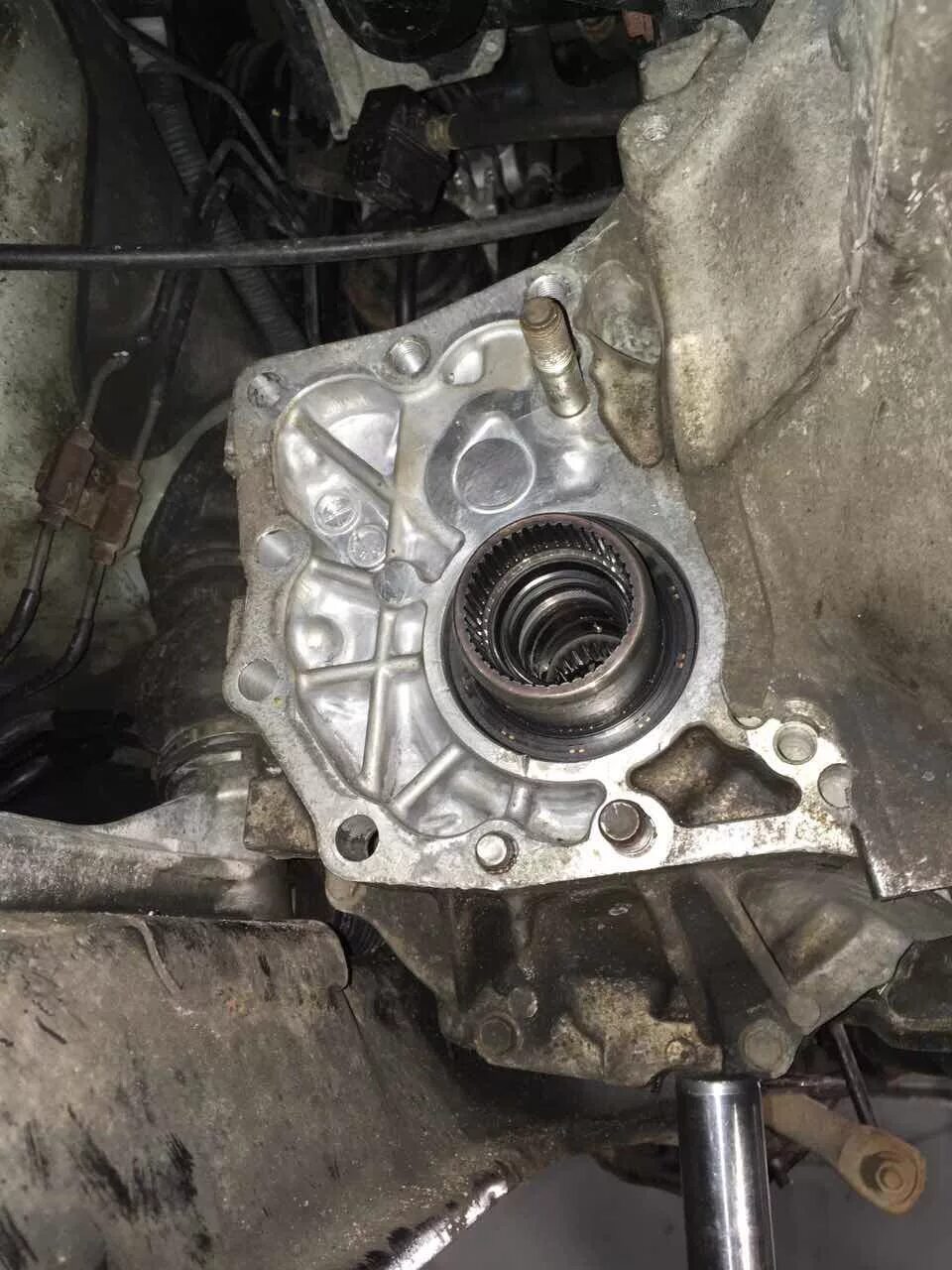 сальник хвостовика раздатки рав 4. сальник раздатки тойота рав 4 2011. тойота рав 4 сальник между коробкой и раздаткой. сальник раздатки toyota rav4 2008. сальник раздатки рав 4.