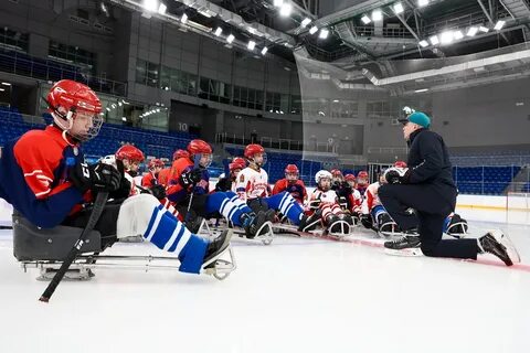 Имя какого хоккеиста носит каток академика лисицына
