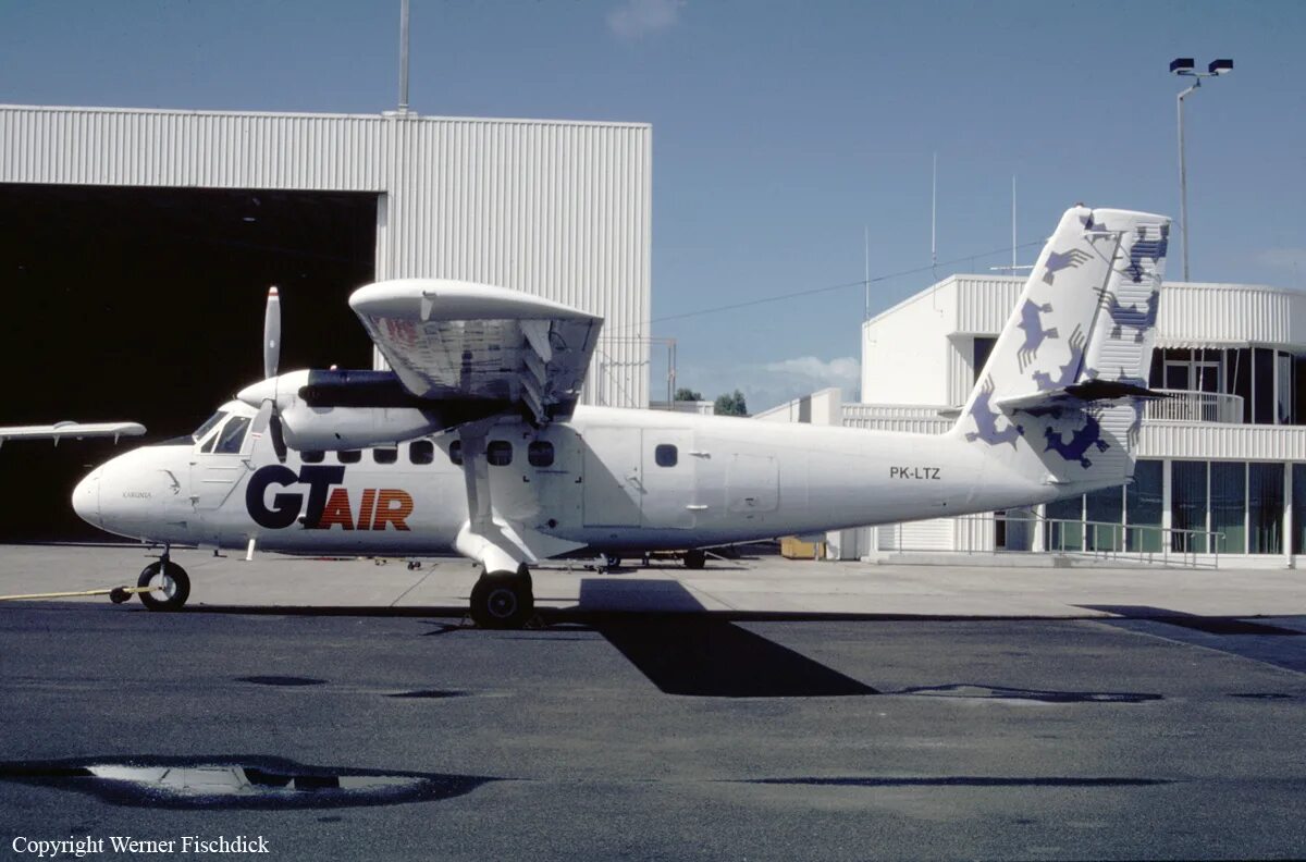 Near 100. DHC-6 Twin Otter самолет. De Havilland Canada DHC-6 Twin Otter. Твин оттер 100. De Havilland Canada DHC-6 Twin Otter фото.