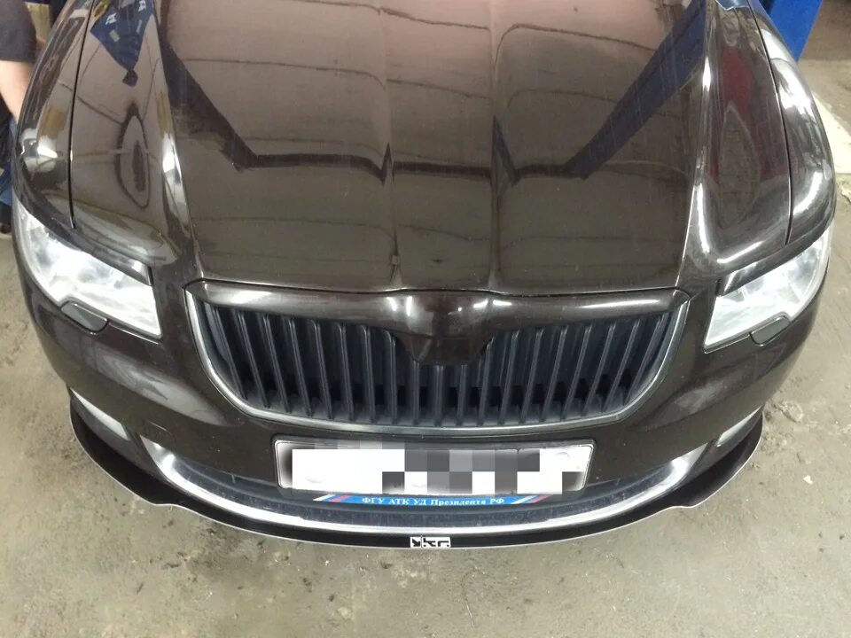 Бампер суперб 2. Бампер шкода суперб 2. сплиттер kraero skoda. skoda superb 2 бампер передний. шкода суперб 2 сплиттер.
