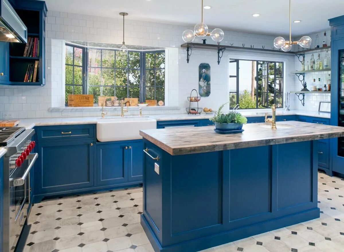 Синяя кухня. Синие кухни. Синяя кухня в интерьере. Кухня в синем цвете. Темно синяя кухня.
