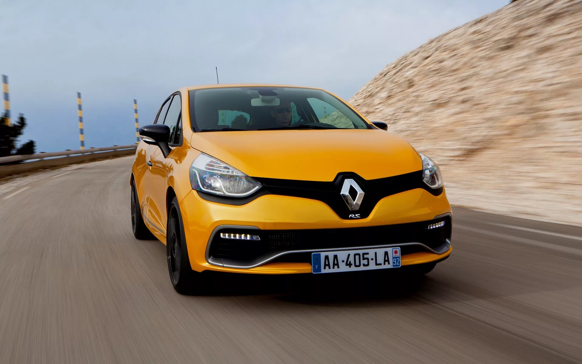 Сайт renault. Renault Clio r.s. 200 EDC. 2013 Renault Clio RS 200. Машина Рено Клио 2013 года. Ренаулт машина.