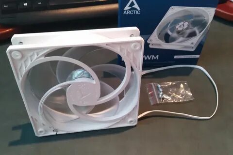 Вентилятор arctic p12